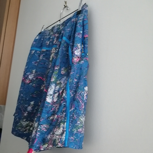 Lululemon Men's Pace Breaker Shorts 7" Blue Floral Size XL - Picture 6 of 16